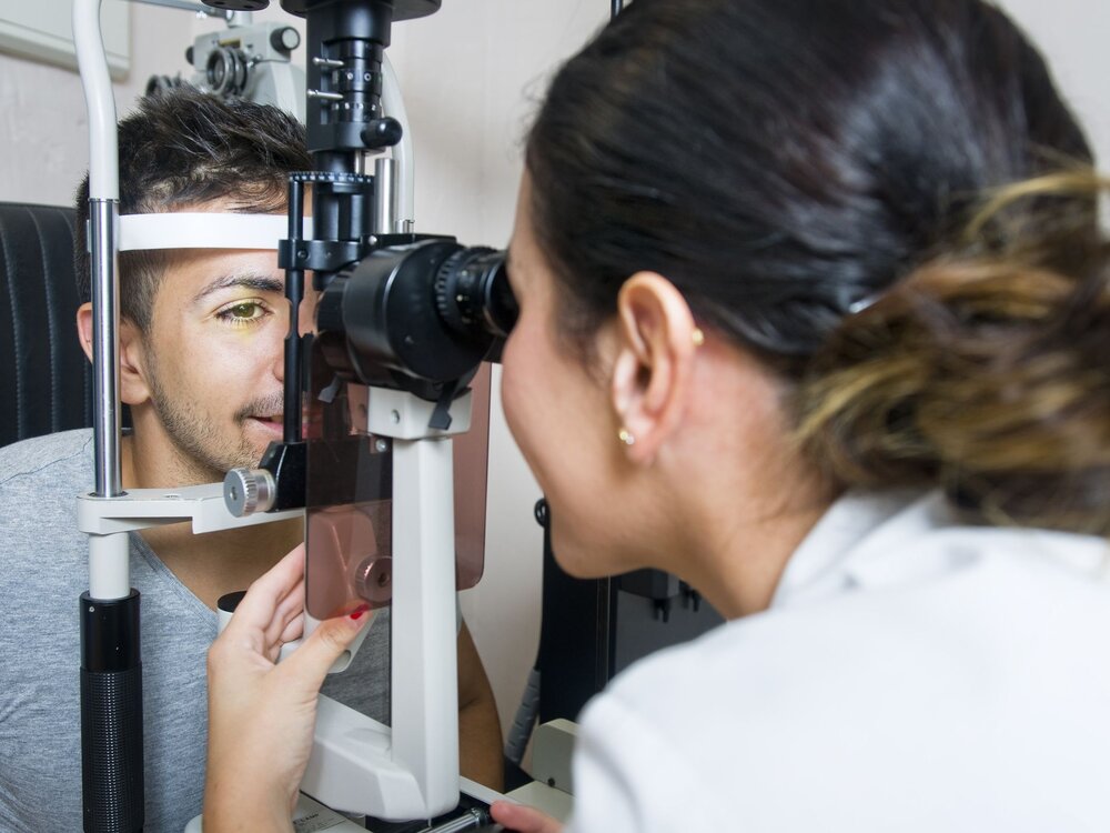 Comprehensive eye exam with Dr. Luna Xu